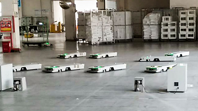 Tractor Driverless del túnel de la dirección del carril de la manera del carro uno de la transferencia del AGV de los robots para la industria plástica